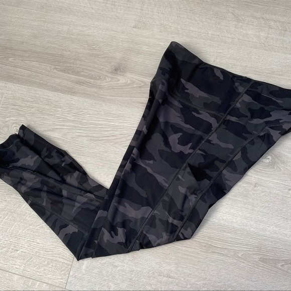 Leggings Athleta camo leggings ULTIMATE 7/8 TIGHT size S - Picture 6 of 8